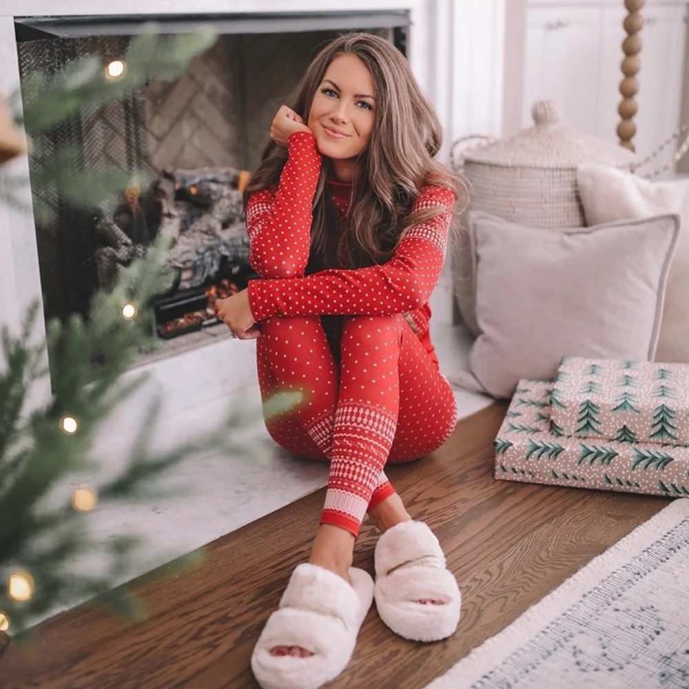 NEW Fabletics Red Holly Holiday Top